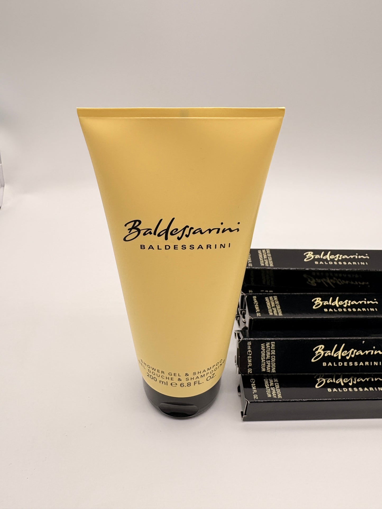 Baldessarini Classic Duftset  10 x Eau de Cologne 10 ml / 100 ml + Duschgel & Shampoo 200 ml