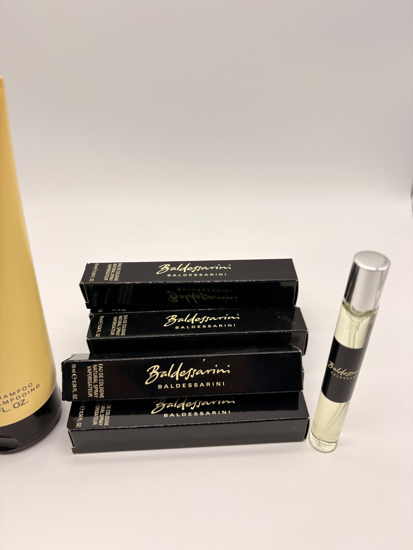 Baldessarini Classic Duftset  10 x Eau de Cologne 10 ml / 100 ml + Duschgel & Shampoo 200 ml