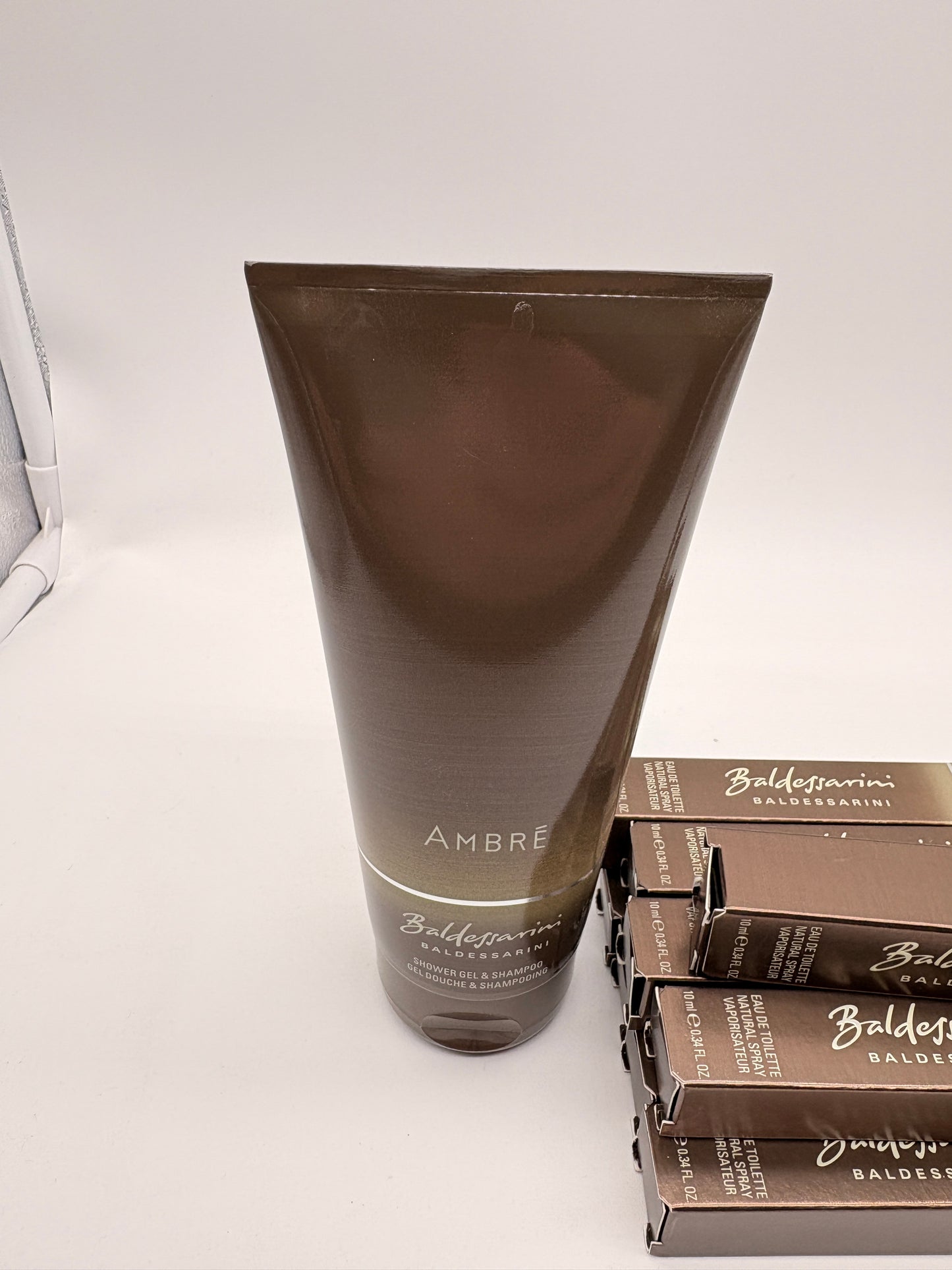Baldessarini Ambre Duftset  10 x Eau de Cologne 10 ml / 100 ml + Duschgel & Shampoo 200 ml
